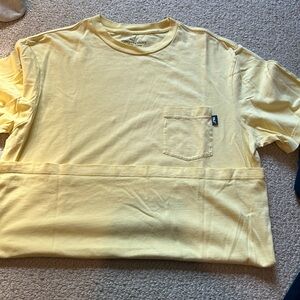 Vineyard vines t shirt